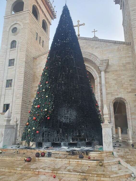 עץ אשוח שהוצת בסכנין